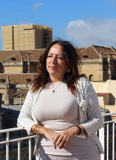 Esther García en la terraza